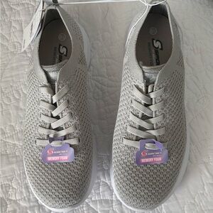 Brand New Skechers Women's Light Gray Knit Sneakers
